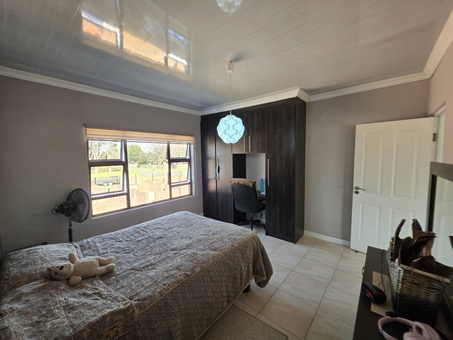 4 Bedroom Property for Sale in Flamingo Park Free State